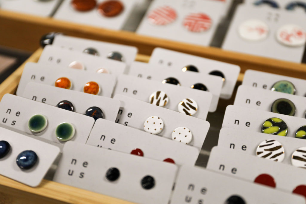 Bijoux en porcelaine et argent