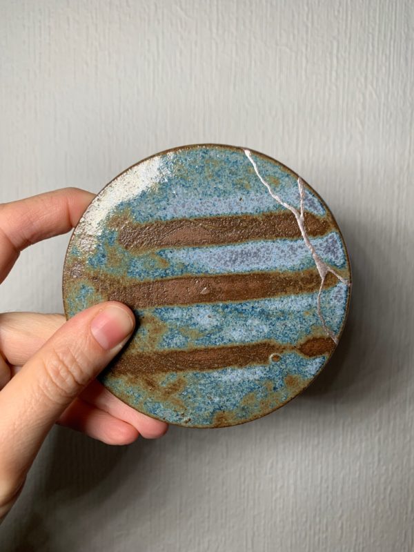 Réparation avec du kintsugi, finition argent