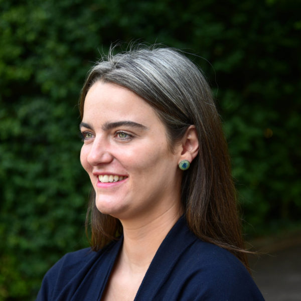 Boucles d'oreilles Disque Océan à clou, taille S (modèle: Giulia Ferretti)