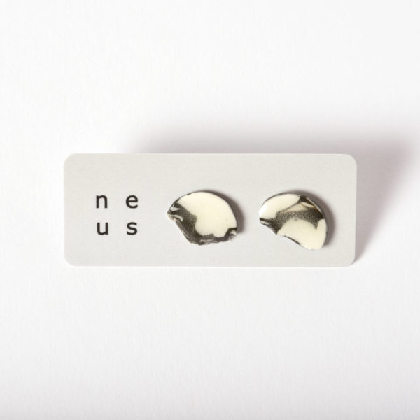 Boucles d'oreilles Lune Kemuri à clou, taille M