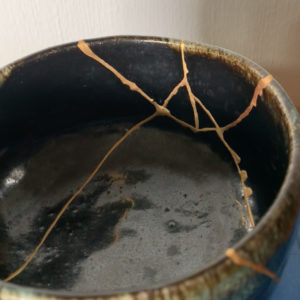 Cours de kintsugi, finition or